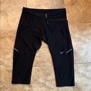 Nike cropped leggings